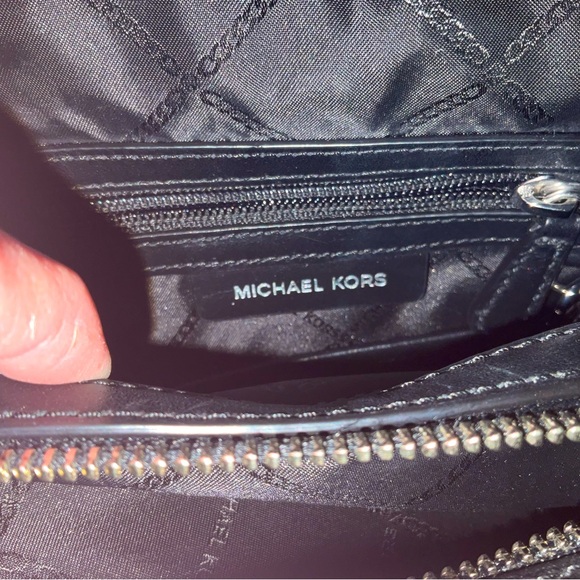 Michael Kors Raven Medium Pebbled Backpack
Black leather with silver hardware - Picture 9 of 13